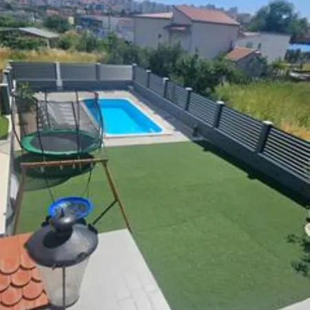 Villa As Moon With Pool Split Exteriér fotografie