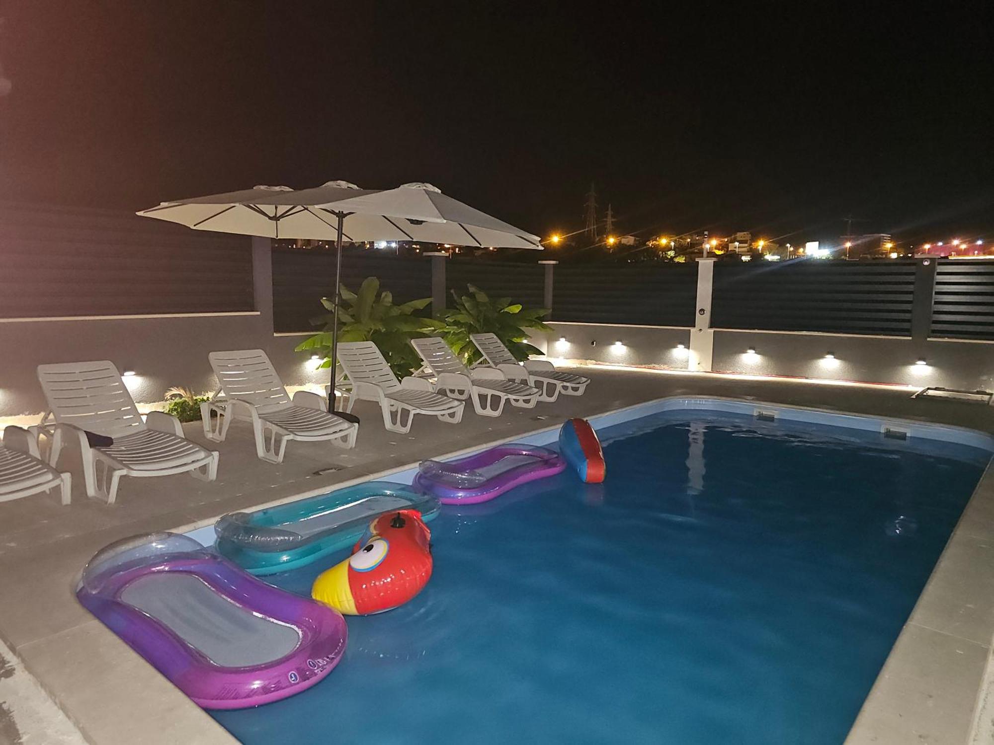 Villa As Moon With Pool Spalato